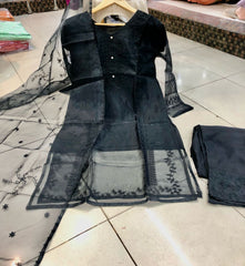 Gucci’s Embroidered 3-Piece Suit – Organza Shirt & Dupatta with Malai Trouser