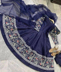 Elegant Embroidered 3-Piece Maxi Suit – Silk & Organza for a Glamorous Look