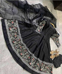 Elegant Embroidered 3-Piece Maxi Suit – Silk & Organza for a Glamorous Look