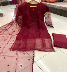 Gucci’s Embroidered 3-Piece Suit – Organza Shirt & Dupatta with Malai Trouser